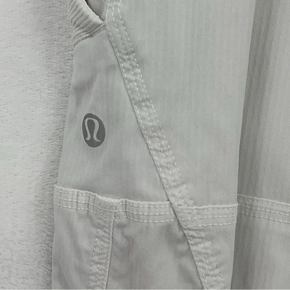 Lululemon Athletica Cream Capris 633